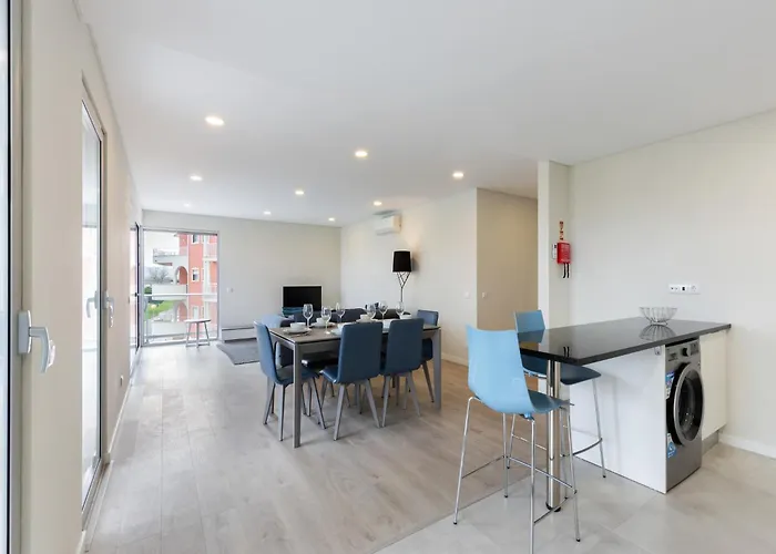 Beautiful Apartment In S O Martinho Do Porto With Balcony